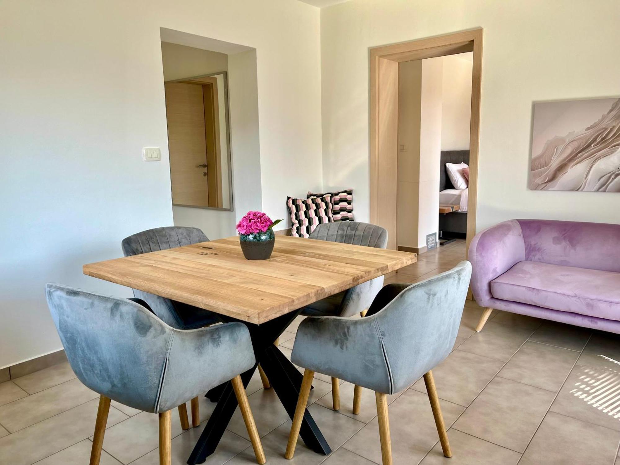 Cozy & Chic - Apartment With A Private Patio Kobarid Extérieur photo